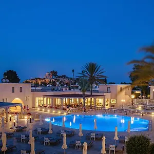4* מלון Louis St. Elias & Waterpark